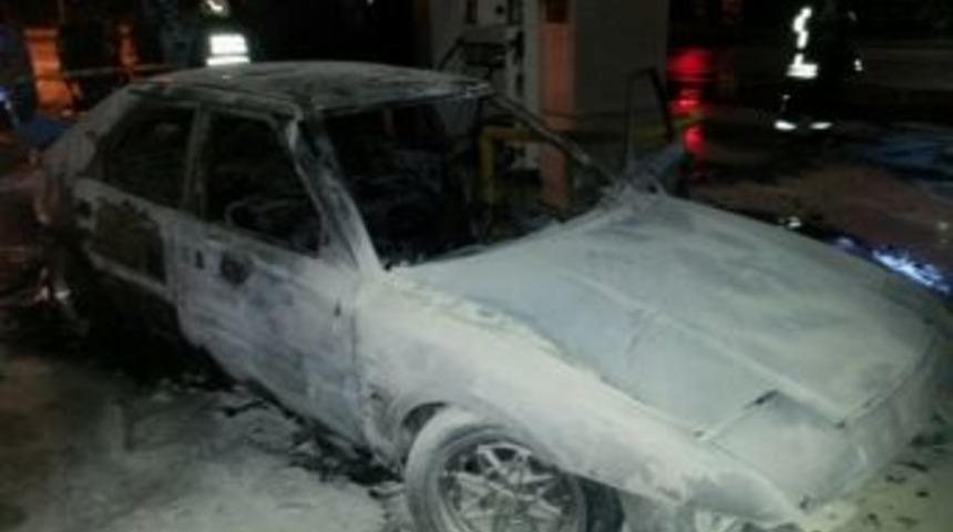 (tekrar) Gaz Alırken Yakılan Sigara Facia Getirdi: 1 &Ouml;l&uuml;, 2 Yaralı