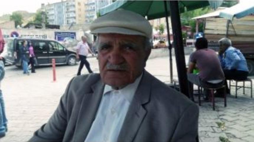 Babasından Aldığı Muhtarlık M&uuml;hr&uuml;n&uuml; 54 Yıldır Taşıyor