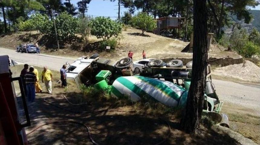 Beton Mikseri Devrildi: 1 &Ouml;l&uuml;, 1 Yaralı