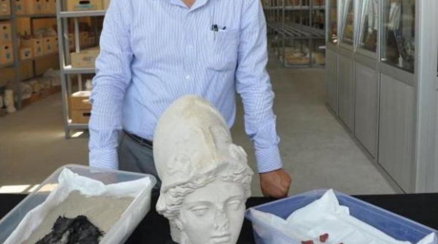 Statue Heads Of Athena And Janus Burried By Smugglers Unearthed After 12 Years In Laodicea