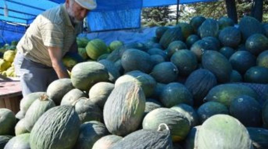 Kazan&rsquo;ın Kara Kavunu Pazarda Yerini Aldı