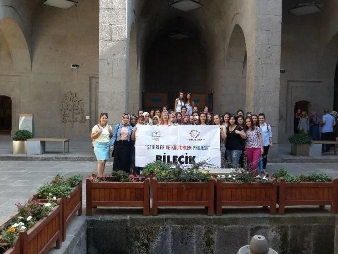 &ldquo;şehirler Ve K&uuml;lt&uuml;rler Projesi&rdquo; Kapsamında Kayseri Gezisi Yapıldı