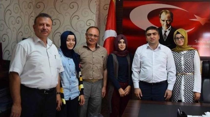 Başarılı &Ouml;ğrencilere Tablet &Ouml;d&uuml;l&uuml;