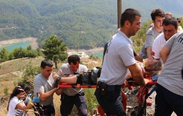 Manzara Fotoğrafı Çekerken Uçuruma Yuvarlandı