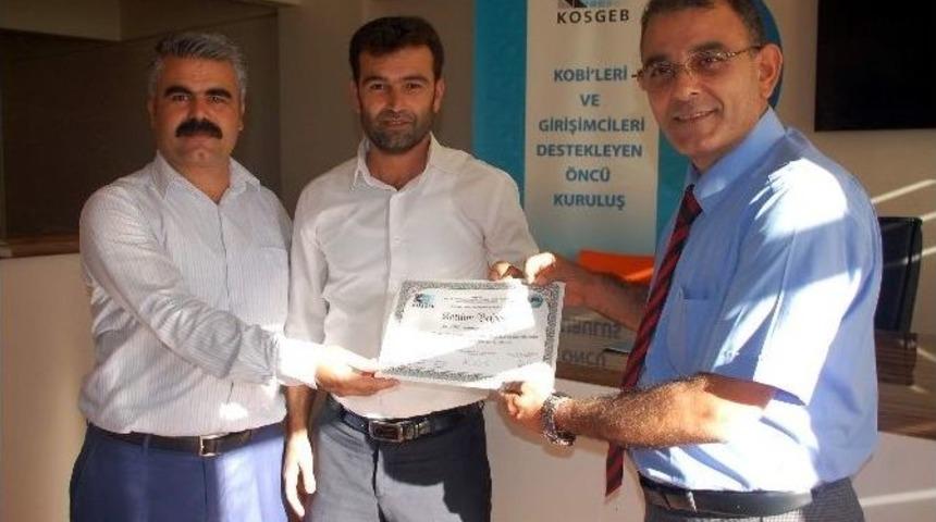 Uygulamalı Eğitim Kursunu Tamamlayan Girişimcilere Sertifika