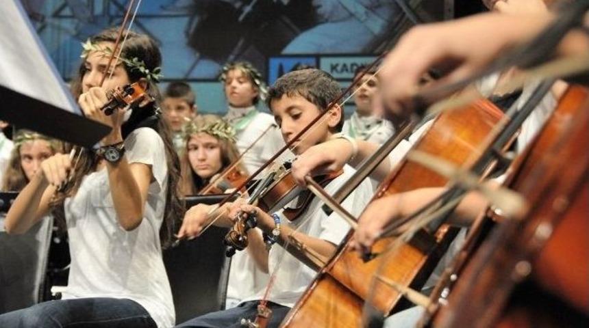 Zeytin Dalı Ayvalıktan Kadık&ouml;y&rsquo;e Uzandı