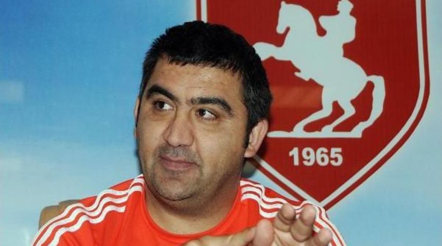 &Ouml;zat: Hi&ccedil; Kimse Benden Daha Fazla Şampiyon Olmak Istemez