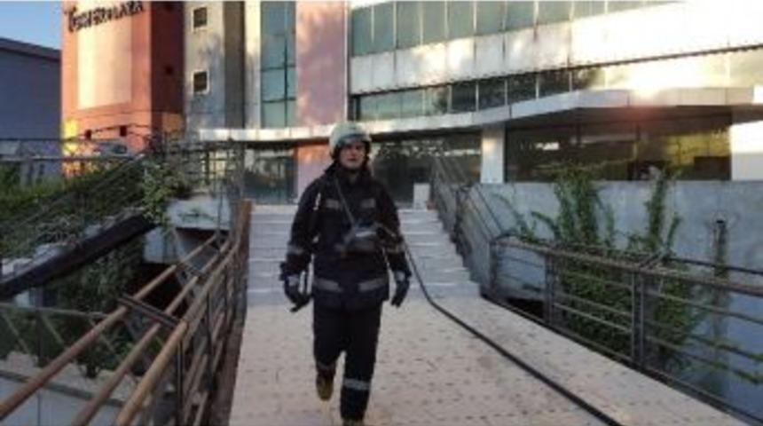 22 Katlı G&ouml;kdelende Korkutan Yangın