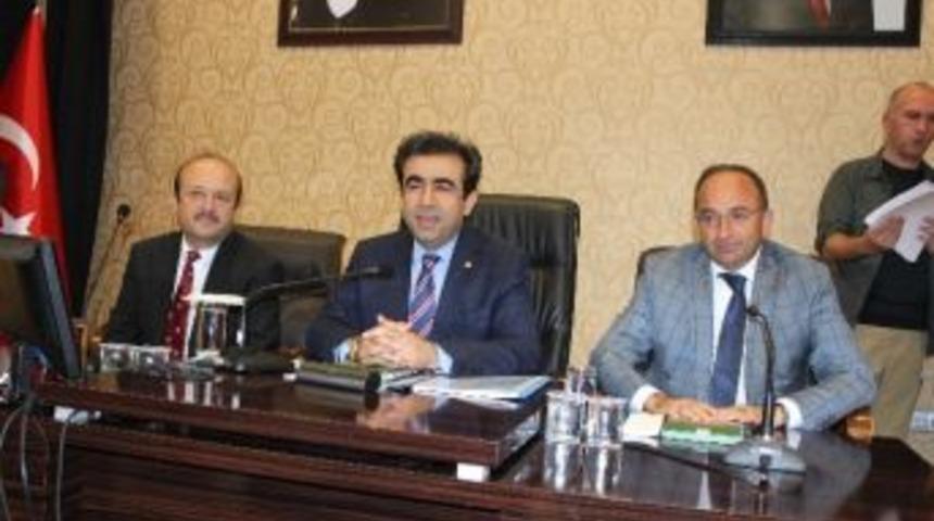 Vali G&uuml;zeloğlu Kartepe İl&ccedil;e Değerlendirme Toplantısına Katıldı
