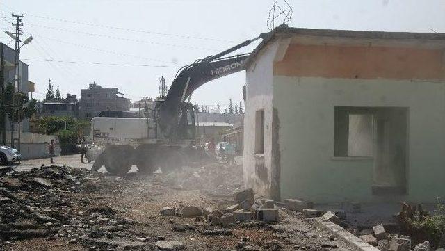 Yol Yapım Çalışmasına Engel Olan Binalar Yıkıldı 1