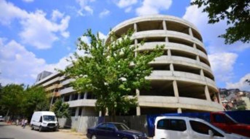 Otopark Ve Pazar Alanı Binası Son Şeklini Alıyor