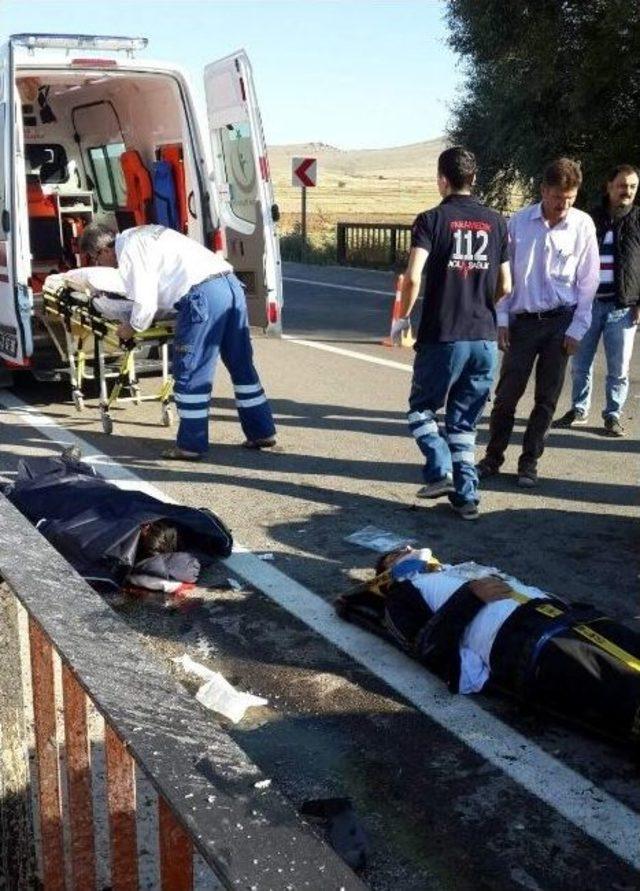 Kütahya-afyonkarahisar Yolunda Trafik Kazası: 1 Ölü, 4 Yaralı