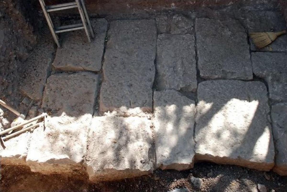 Didim&rsquo;de Yeni Bir Tapınağın İşaretleri Bulundu