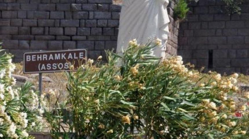 Aristotle Statue Vandalized In Turkey&rsquo;S Assos Ancient Site