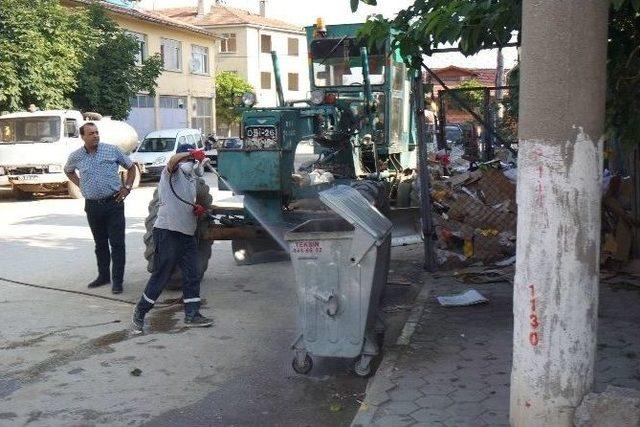 İnönü’ndeki Çöp Konteynerleri Dezenfekte Ediliyor