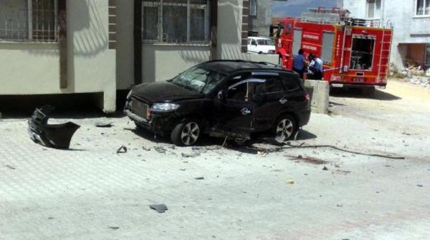 Hatay'daki &Ouml;so Komutanı, Aracına Yerleştirilen Bombanın Patlamasıyla Yaralandı-Yeniden