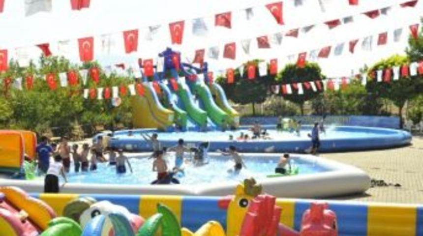 &Ccedil;ocuklar Portatif Havuzları Sevdi