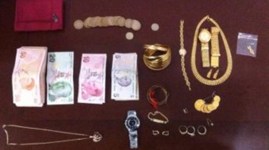 Akrabasının Altınlarını &Ccedil;aldı Tatil Yaparken Yakalandı