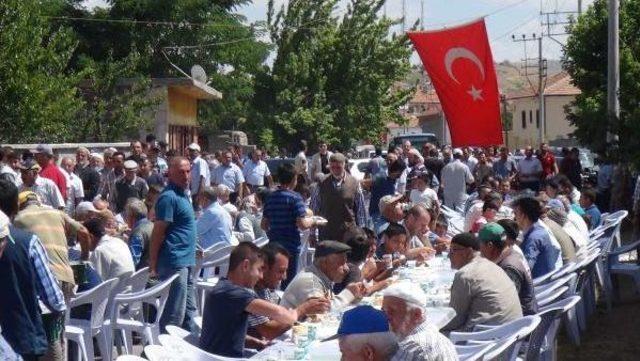 Şehit Latif Adıg&uuml;zel I&ccedil;in Mevlit Okutuldu, Yemek Verildi 3
