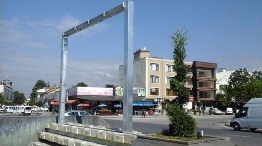 Anıtpark &Ouml;n&uuml;ne Dekoratif Havuz