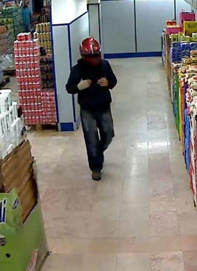 Market Soyguncusu Ge&ccedil;miş Olsun Ziyaretine Gitti, Ses Tonundan Yakalandı 1