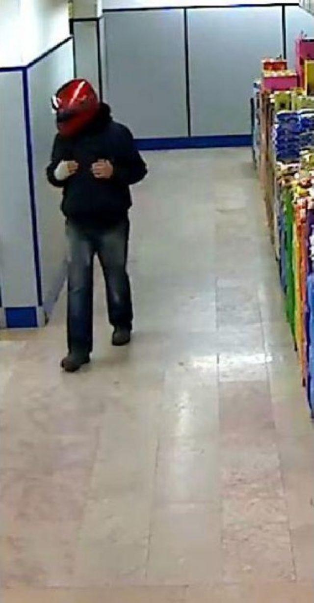 Market Soyguncusu Ge&ccedil;miş Olsun Ziyaretine Gitti, Ses Tonundan Yakalandı 2