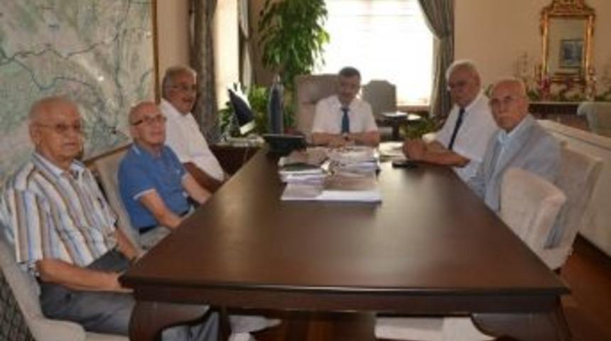 Emeklilerin Vali Bektaş&rsquo;tan Toki Talebi