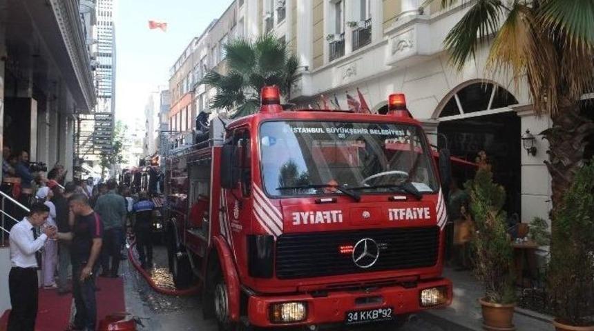Beyazıt&rsquo;ta Korkutan Otel Yangını
