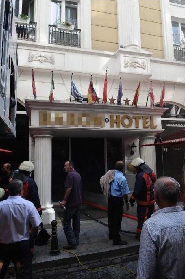 Beyazıt&rsquo;ta Korkutan Otel Yangını 1