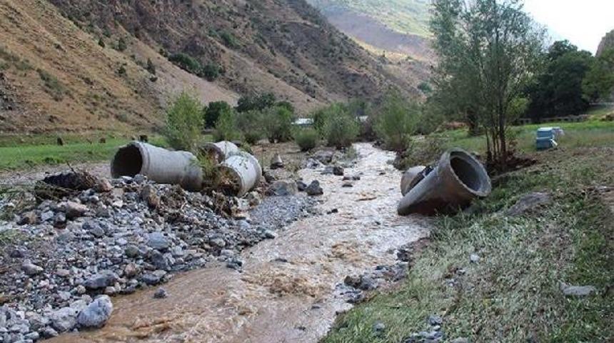 Başkan Bartu, &Ccedil;atak'ta Selin Vurduğu Mahallelerde Inceleme Yaptı