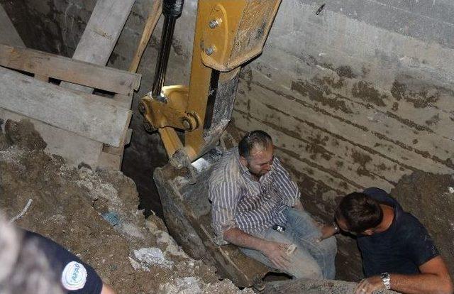 Toprak Altında Kalan İşçi 2 Saatte Kurtarıldı 1