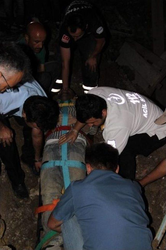 Toprak Altında Kalan İşçi 2 Saatte Kurtarıldı 2