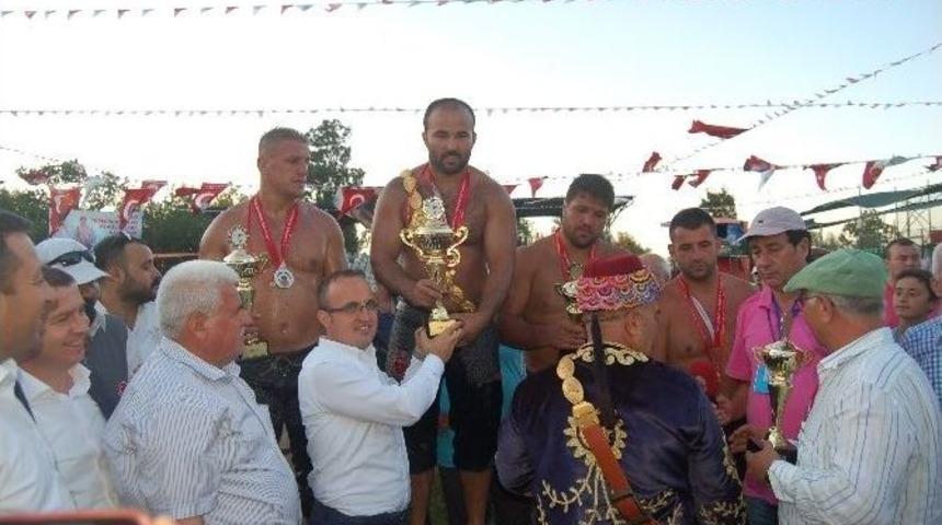 Tarihi &Ccedil;ardak G&uuml;reşlerinin Baş Pehlivanı Orhan Okulu Oldu