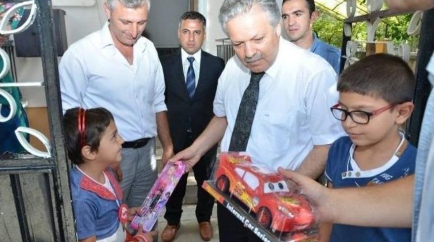 Vali Kahraman &Ccedil;ocukların G&ouml;n&uuml;llerini Feth Etti