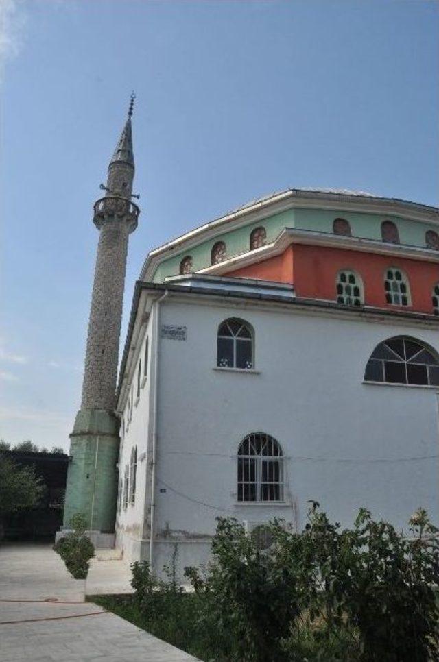 Nazilli’de Bozyurt Camisi Bakıma Alındı