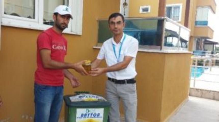 İzmit&rsquo;te Kapı Kapı Atık Yağ Toplanıyor