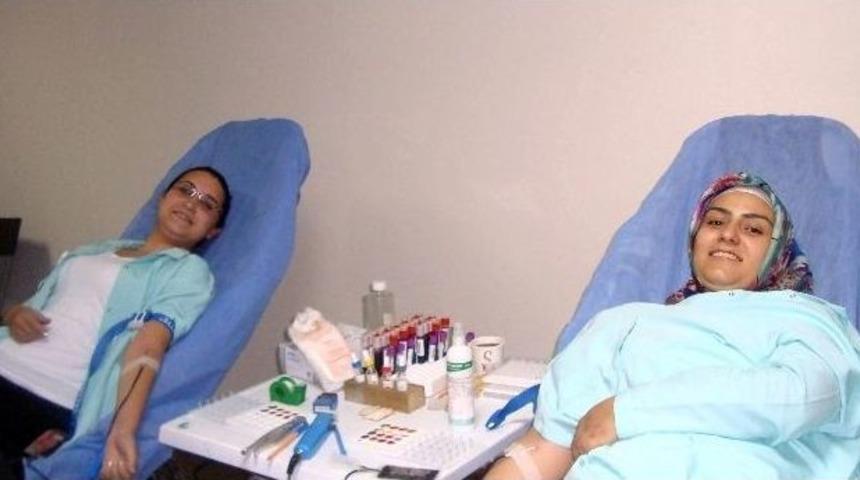 Sağlık&ccedil;ılardan Kan Bağışına Anlamlı Destek