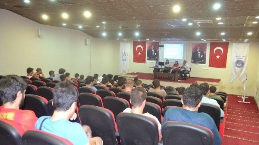 Gen&ccedil;lik Merkezi&rsquo;nden "vergi Bilinci" Ve "sosyal G&uuml;venlik" Konferansı