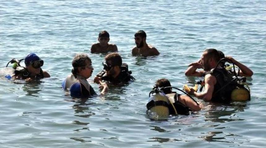 Zonguldak'ta Mavi Bayraklı Plajda Temizlik
