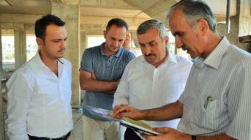 K&ouml;rfez Belediye Başkanı İsmail Baran &Ccedil;alışmaları İnceledi