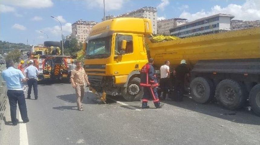 Hali&ccedil; K&ouml;pr&uuml;s&uuml;&rsquo;ndeki Kaza Trafiği Fel&ccedil; Etti