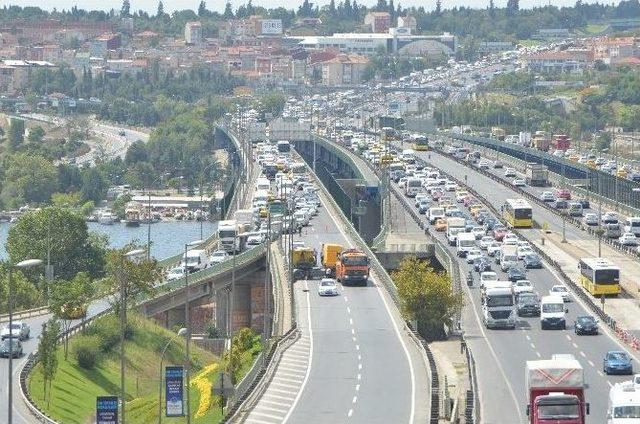 Haliç Köprüsü’ndeki Kaza Trafiği Felç Etti