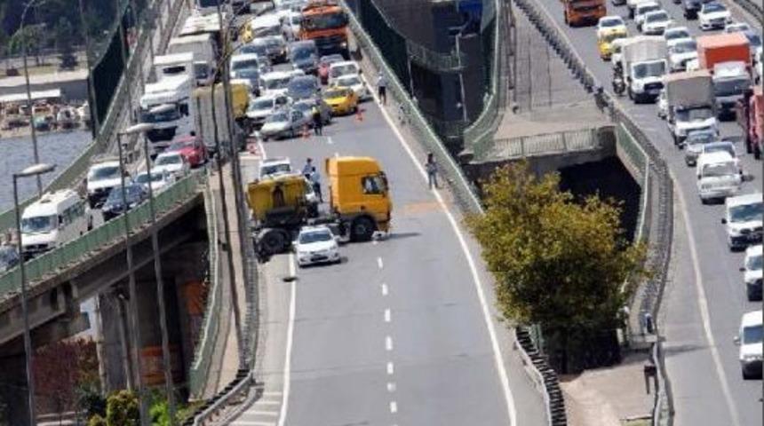 Hali&ccedil;'te Kaza Trafiği Fel&ccedil; Etti