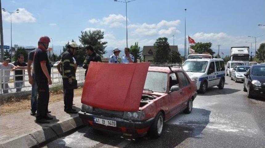 Seyir Halindeki Ara&ccedil;ta Yangın Paniği