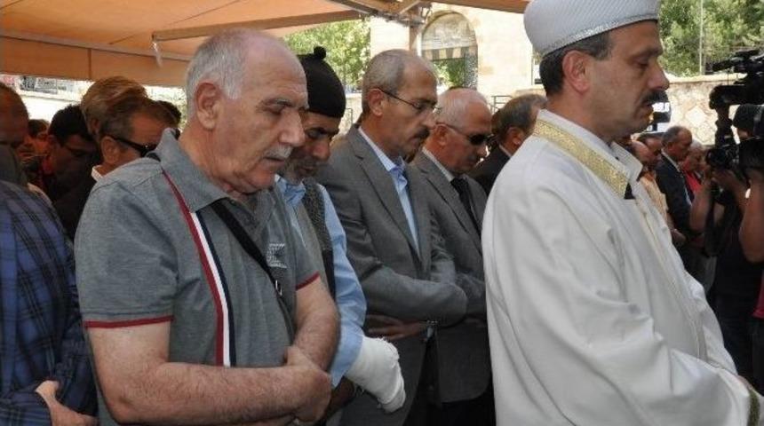 Bakan Bilgin&rsquo;in Yengesi Son Yolculuğuna Uğurladı