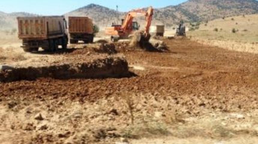 &Ouml;demiş Osb&rsquo;de İş Makineleri Sahaya İndi