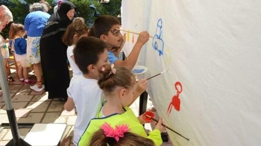 Minikler Bu Yaz K&uuml;t&uuml;phanede Doyasıya Eğlendi