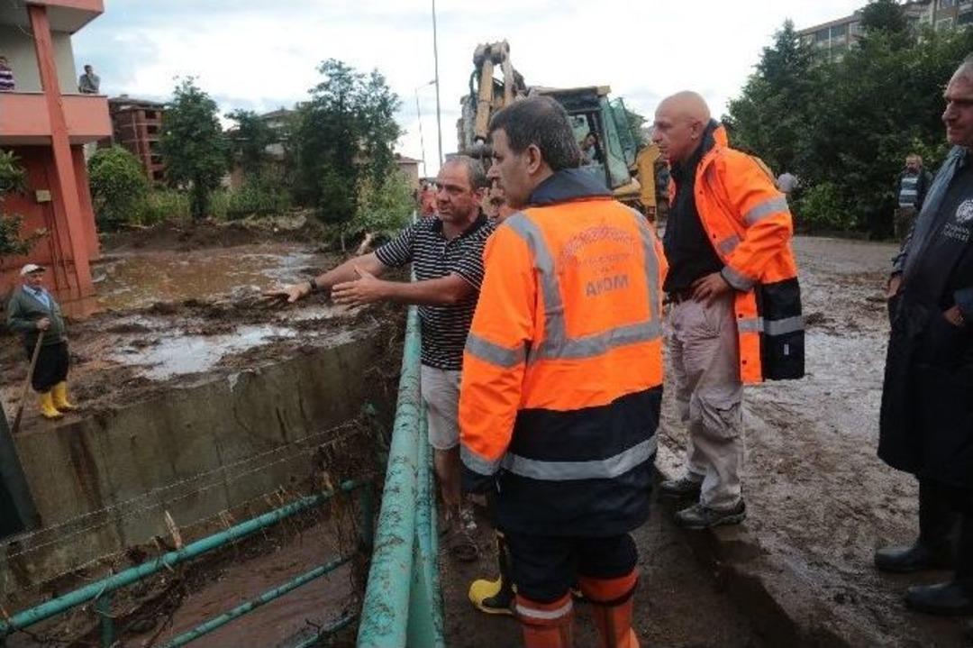 İbb Ekipleri Hopa Sel B&ouml;lgesinde