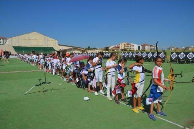 Gelibolu'da Minikler Türkiye Okçuluk Şampiyonası Başladı