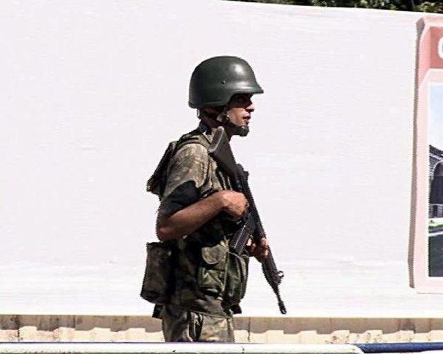 Asker Diyarbakır da,  şehitler &Ouml;lmez Vatan B&ouml;l&uuml;nmez  Sloganıyla Y&uuml;r&uuml;d&uuml; 2